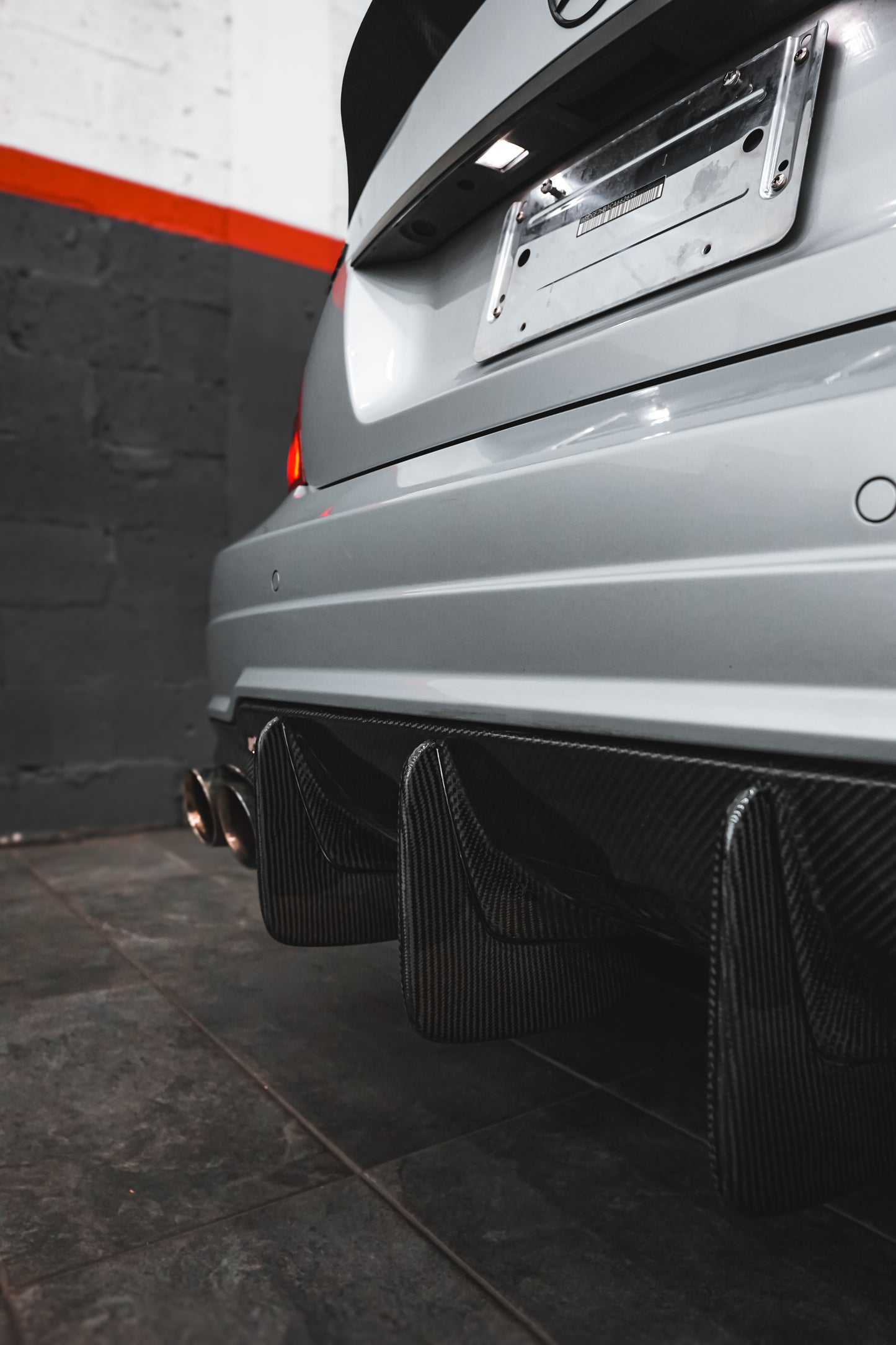 W204 C63 AMG SHARK FIN CARBON FIBER DIFFUSER